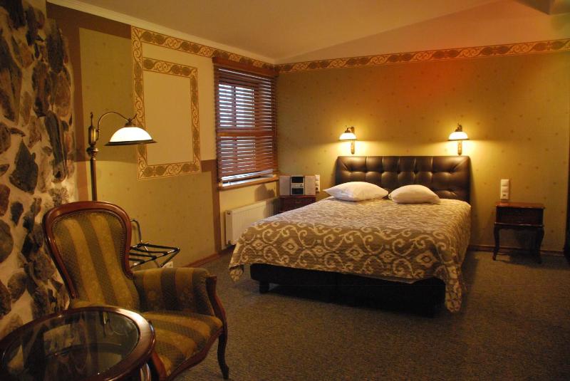 Double Room with large double bed image 2
