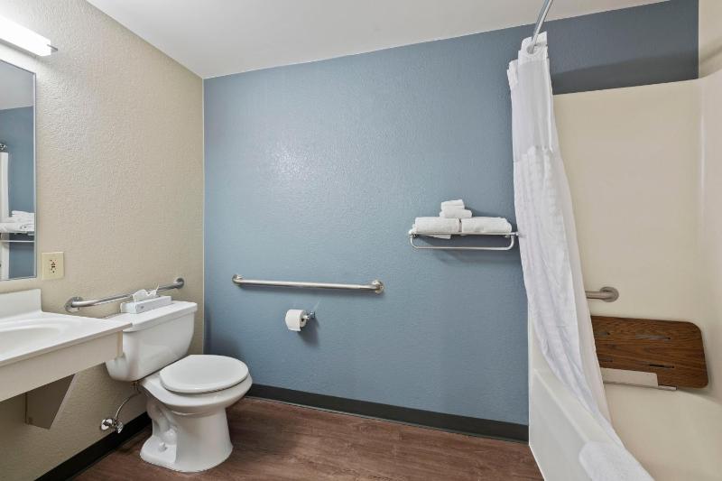 Queen Studio - Disability Access/Non-Smoking image 2