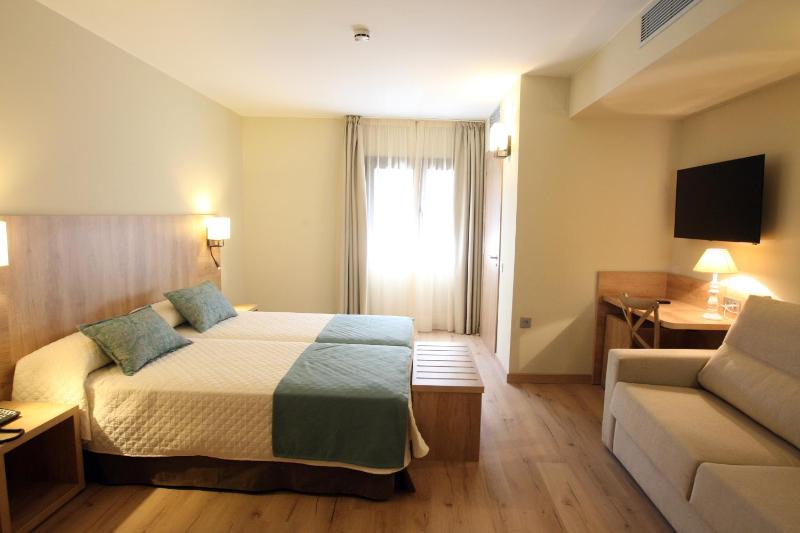 Quadruple Room image 1