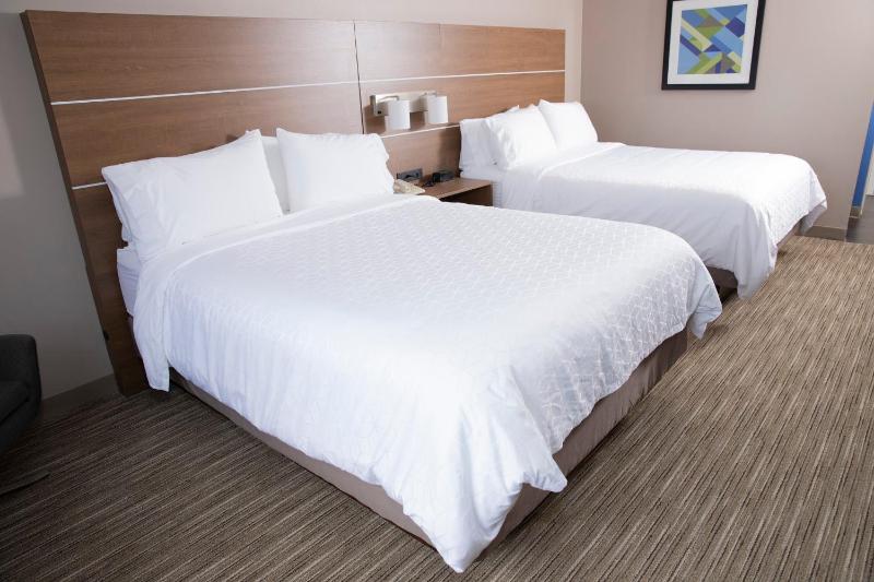Standard Room with Two Queen Beds image 2