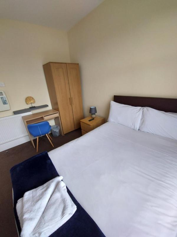 Double Room with Private Bathroom image 4