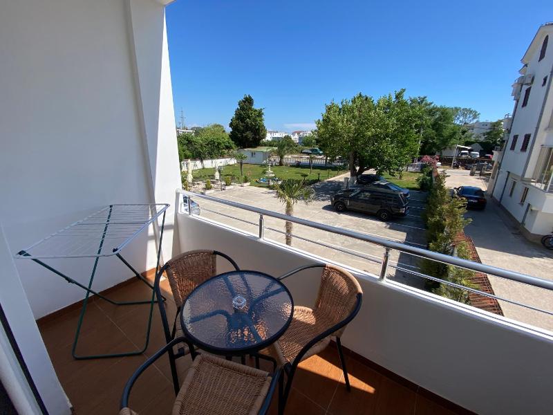 Superior One-Bedroom Apartment image 2