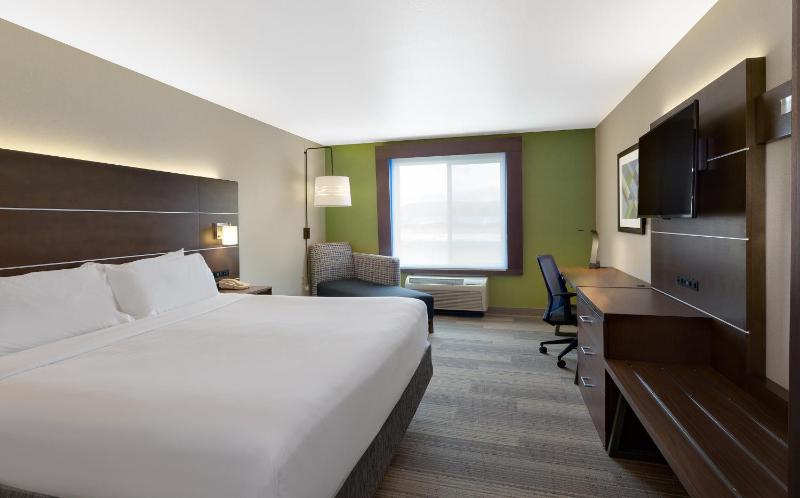 Standard King Room image 2