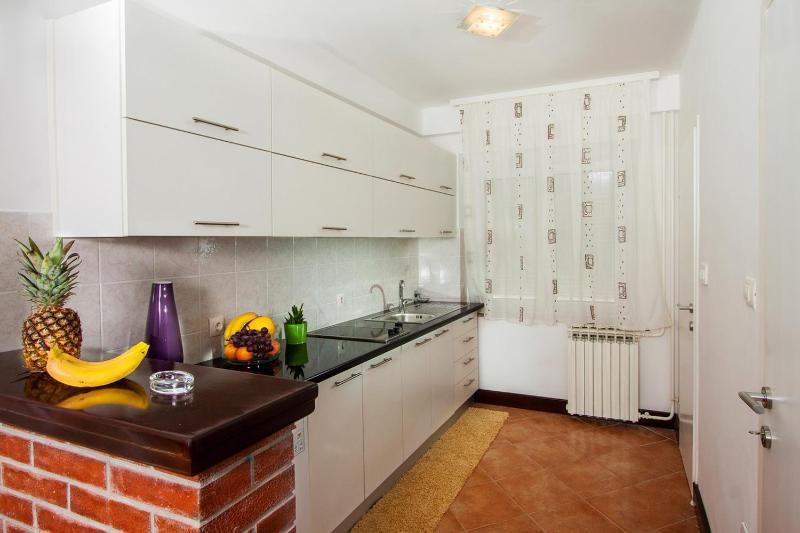 Studio Apartment image 2