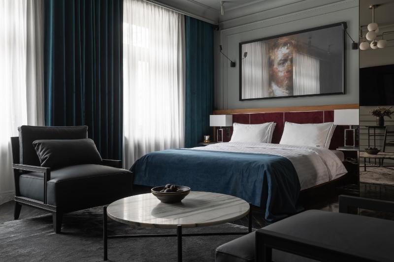 Deluxe Room image 3
