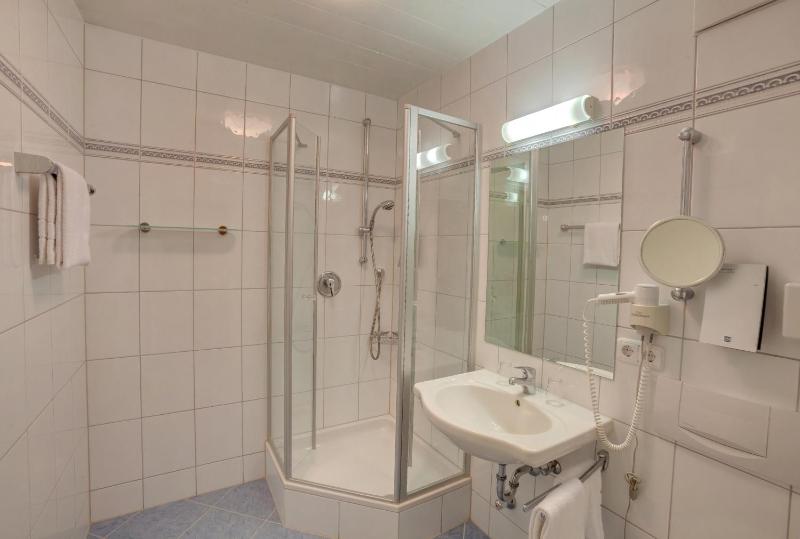 Family Room image 3