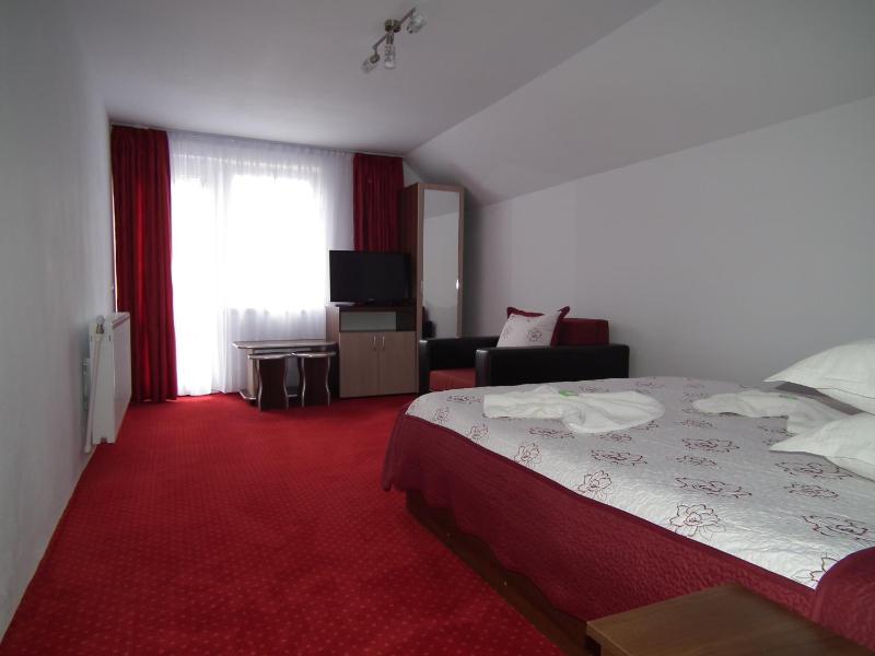 Deluxe Room (2 Adults + 1 Child) image 2