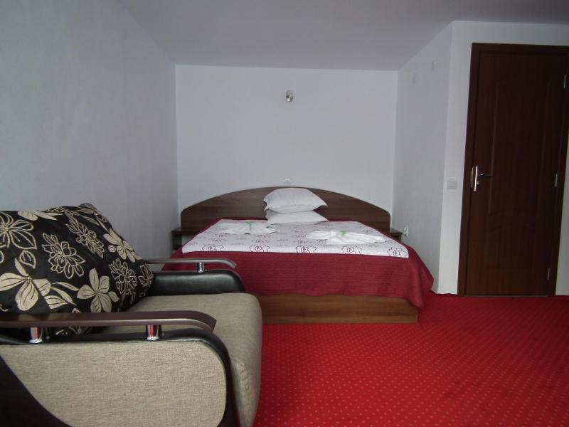 Deluxe Room (2 Adults + 1 Child) image 4