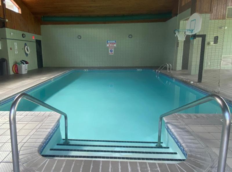 Queen Room with One Queen Bed and Bunk Bed - Pool View - Non-Smoking image 2