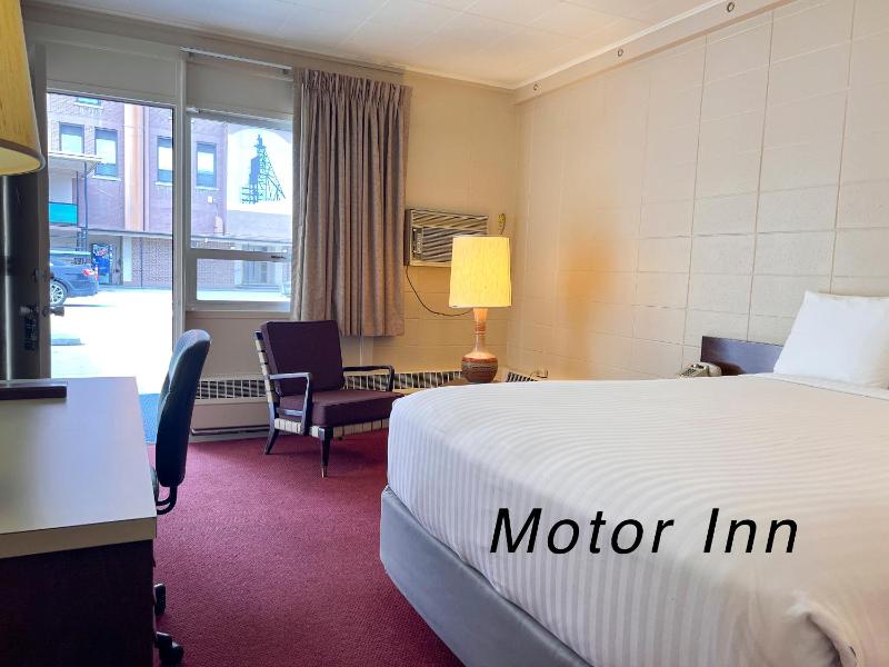 Motor Inn Standard Queen Room image 3
