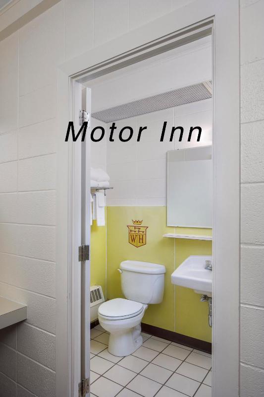 Motor Inn Standard Queen Room with Two Queen Beds image 1
