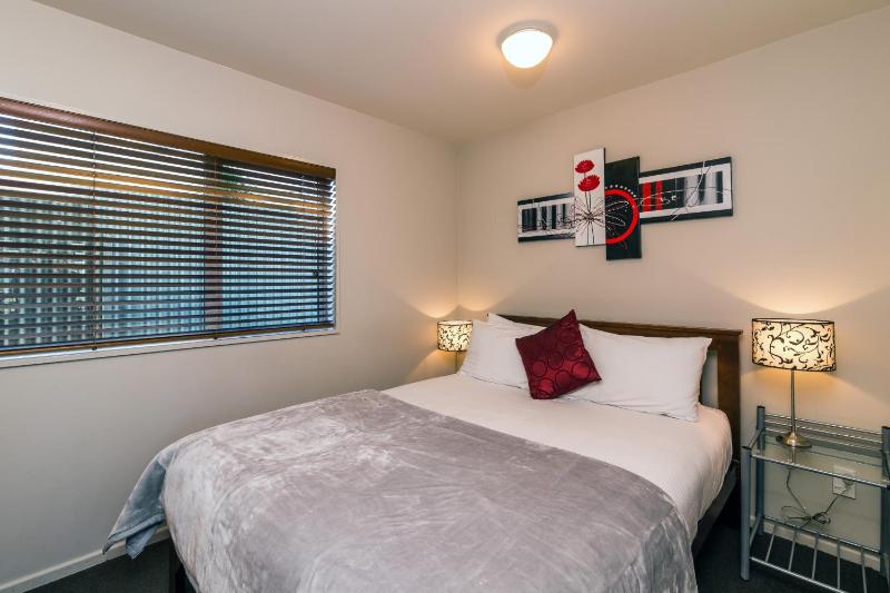 Twin Peaks Lakeside Inn - image 22