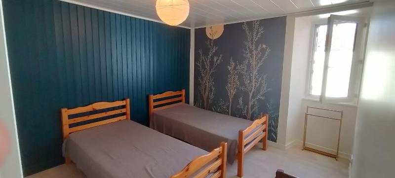 Maison de pêcheur rénovée avec cour proche du port - image 11