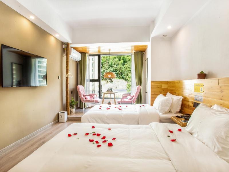 Superior Twin Room - fairies image 3