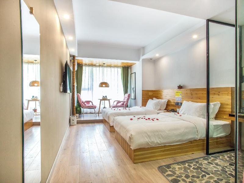 Superior Twin Room - fairies image 2