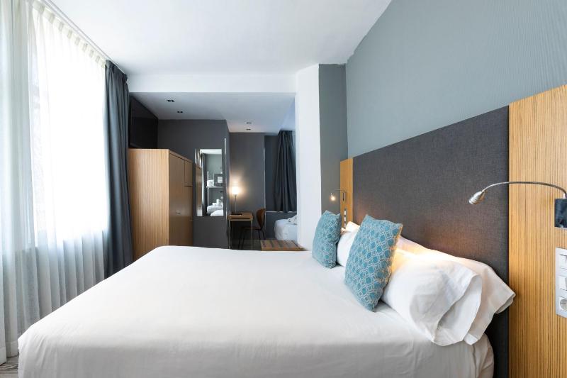 Sextuple Room (6 Adults) image 2