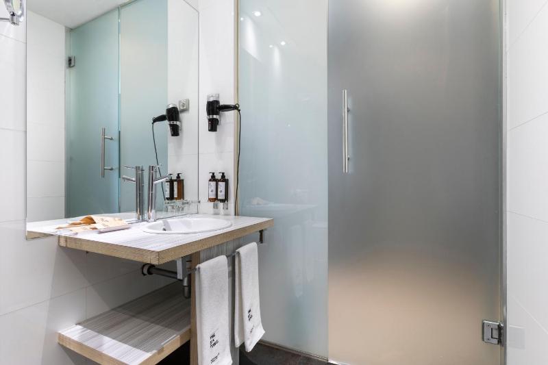 Sextuple Room (6 Adults) image 4