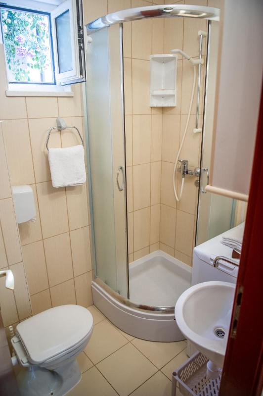 One-Bedroom Apartment image 3
