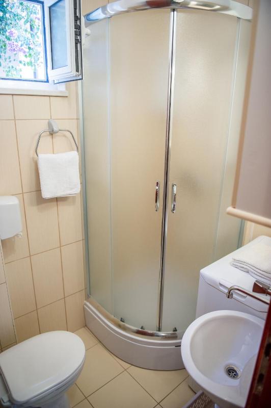 One-Bedroom Apartment image 2