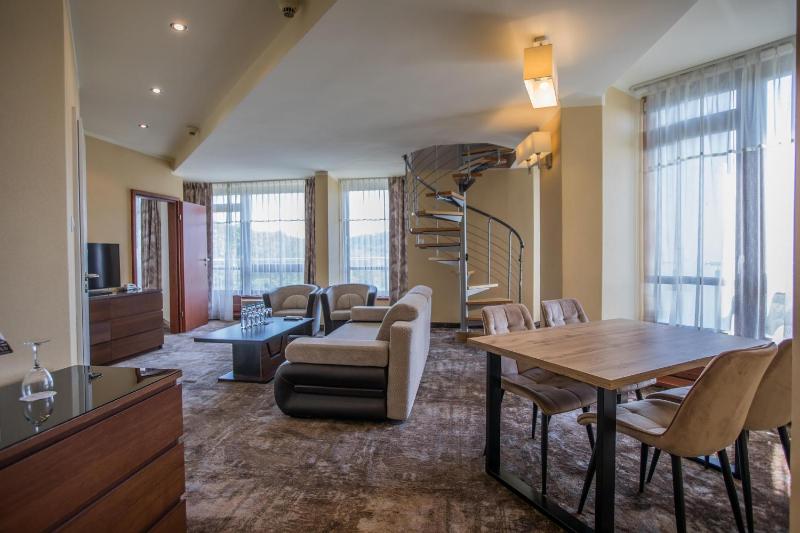 Apartment with Mountain View image 1