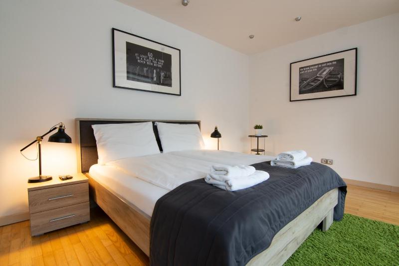 Deluxe Studio image 1