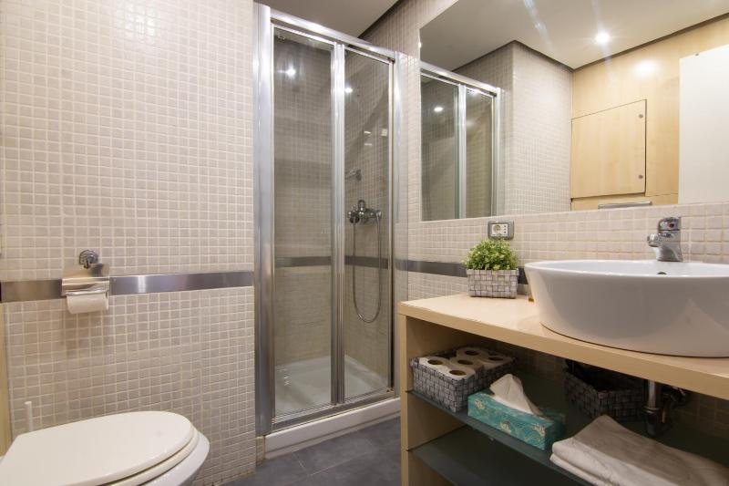 Deluxe Studio image 2