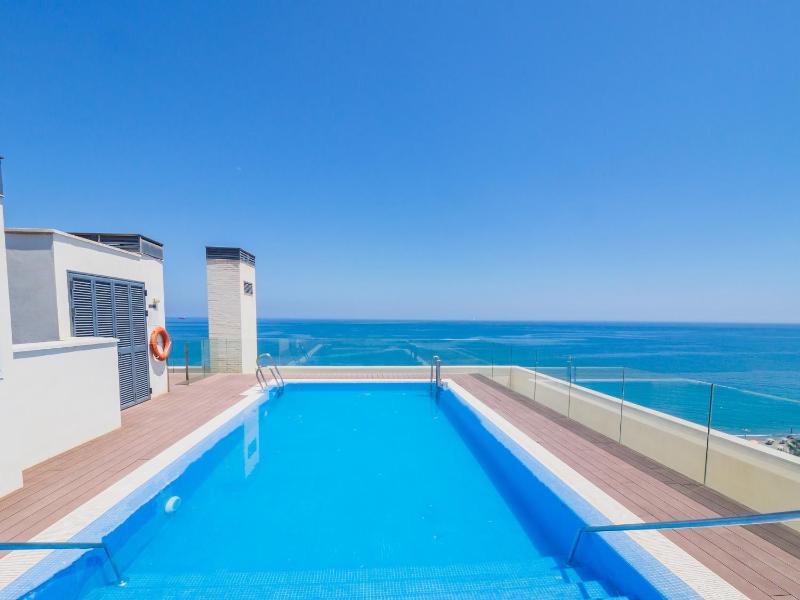 Cubo's Sea View Pacifico Street & Free Parking - image 1