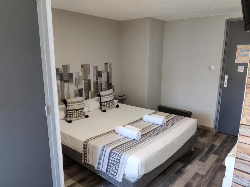 Double Room image 3