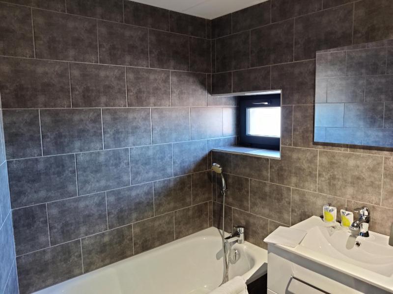 Deluxe Double Room with Bath image 2