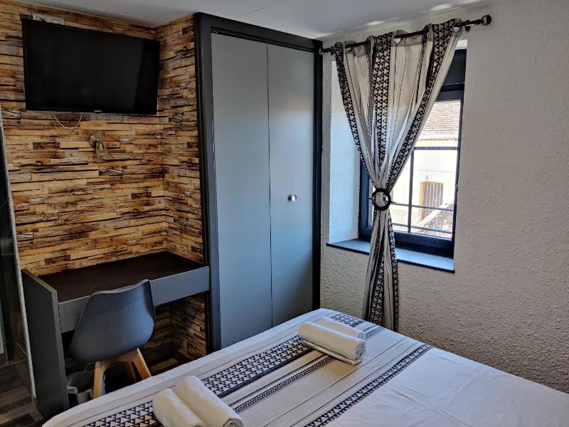 Deluxe Double Room with Bath image 1