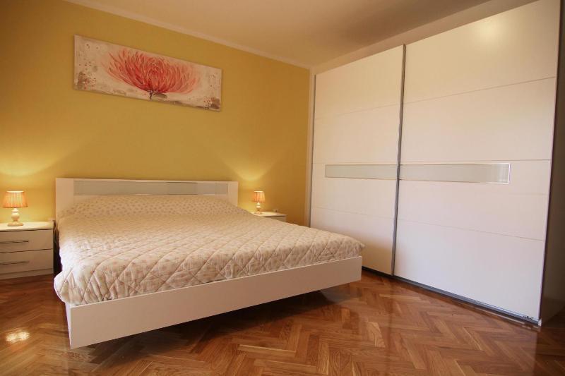 One-Bedroom Apartment image 1