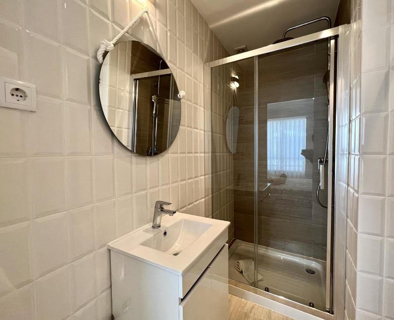 Beachside Apartment - With Pool by HD PROPERTIES - image 28