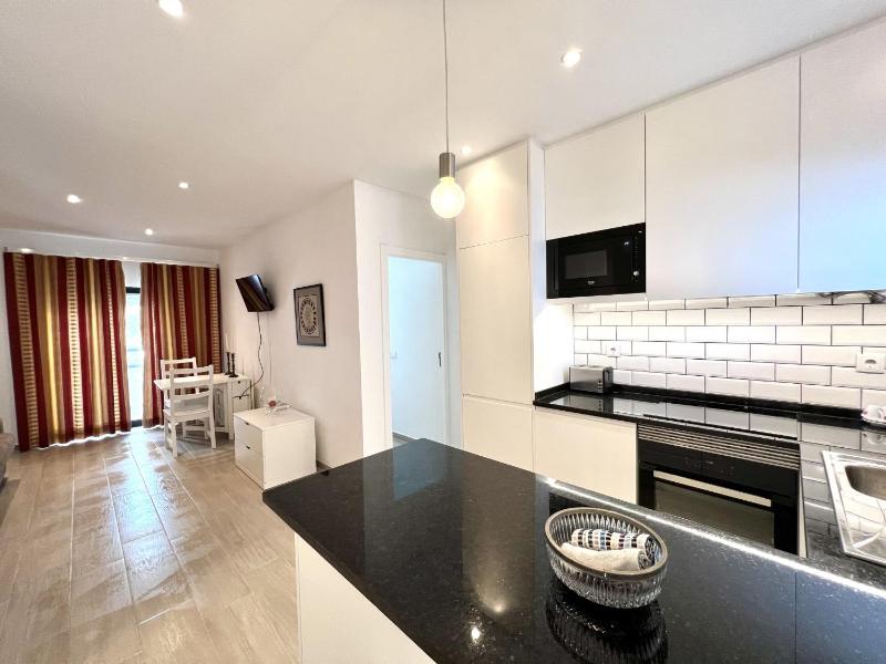 Beachside Apartment - With Pool by HD PROPERTIES - image 21