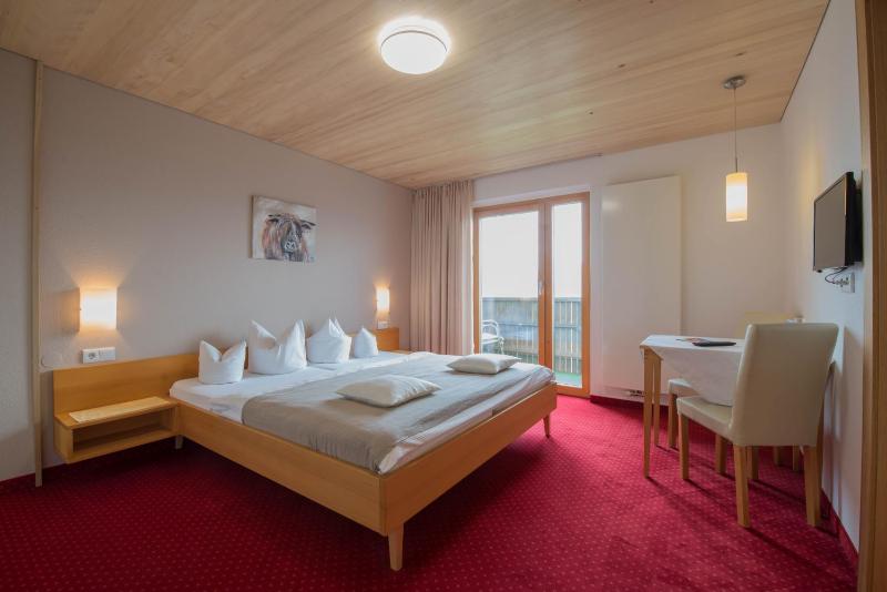 Double Room with Balcony image 4