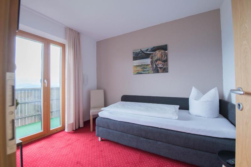 Triple Room with Mountain View image 4