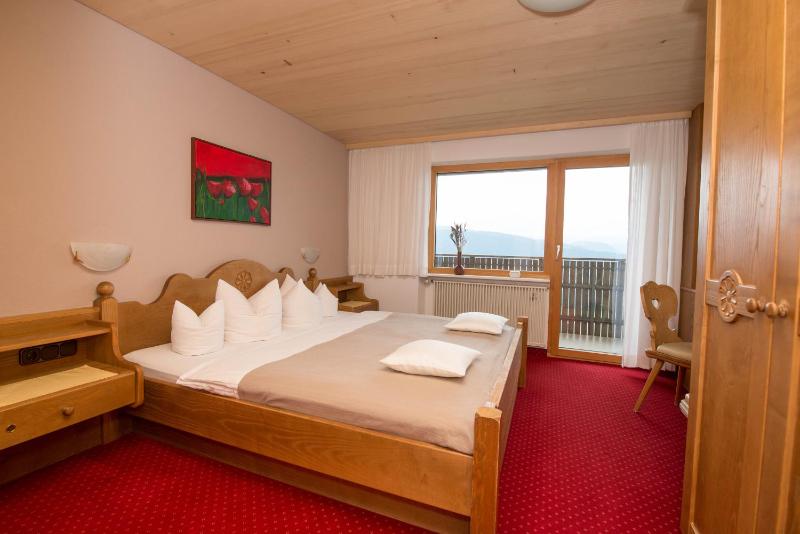 Double Room with Balcony image 3
