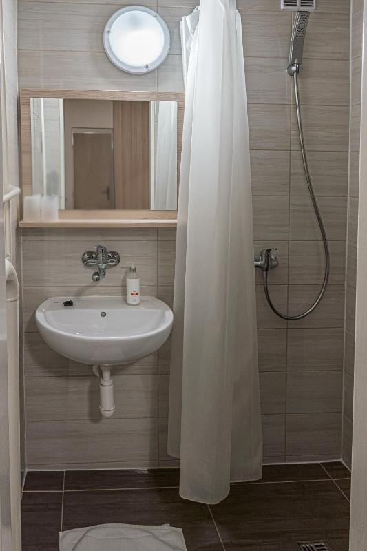 Double or Twin Room image 3