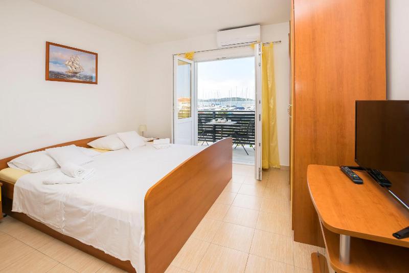 Apartments and Rooms Mare - image 6