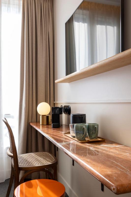 Very Bonne Chambre with Balcony image 4