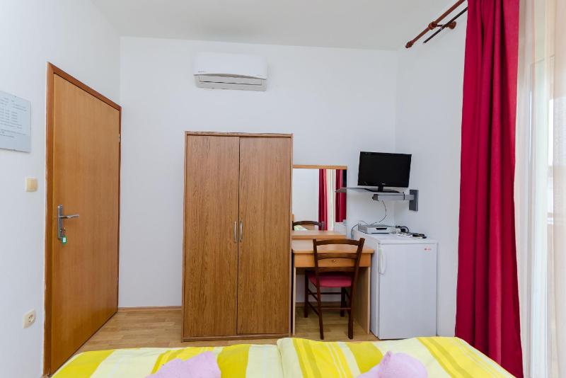 Double Room image 4