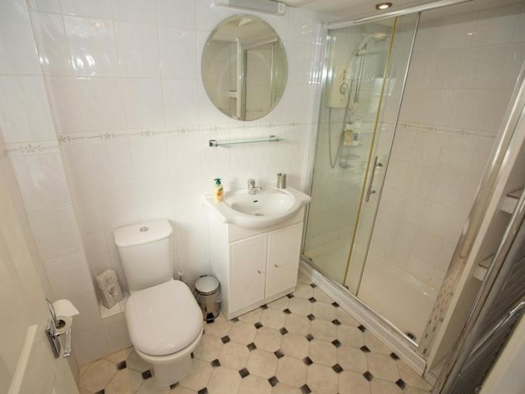 Single Room image 2