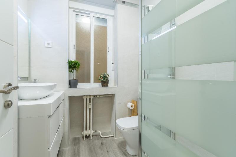 Three-Bedroom Apartment II image 4