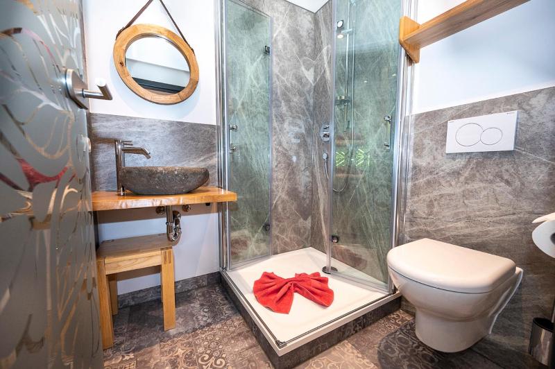 Triple Room with Bathroom image 3
