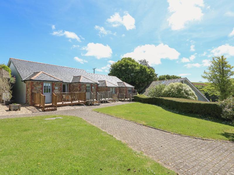 Keepers Lodge Hillfield Village - image 1