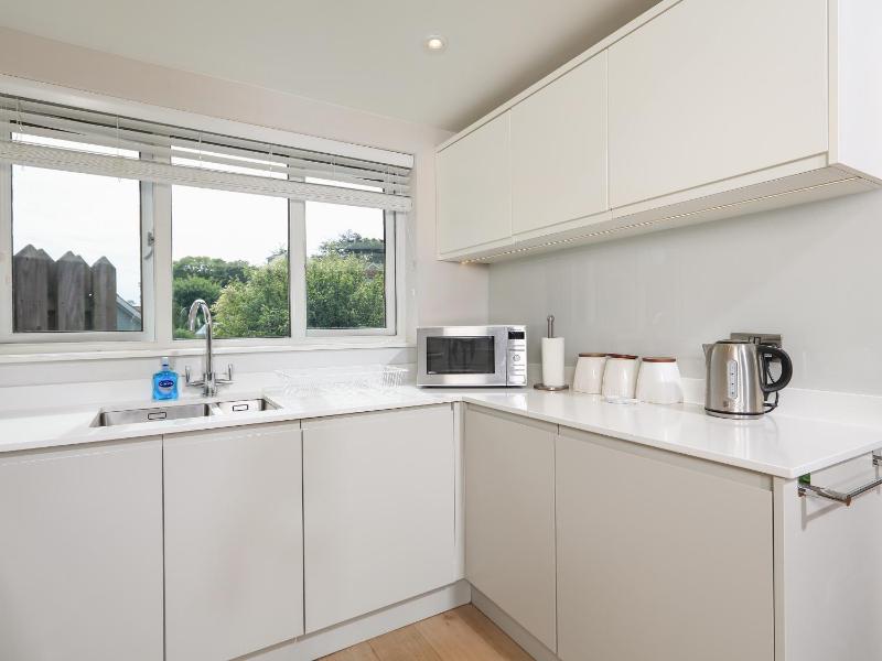 Keepers Lodge Hillfield Village - image 38