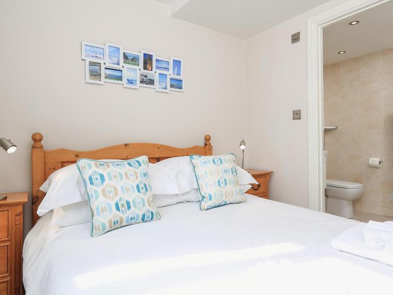 Keepers Lodge Hillfield Village - image 14