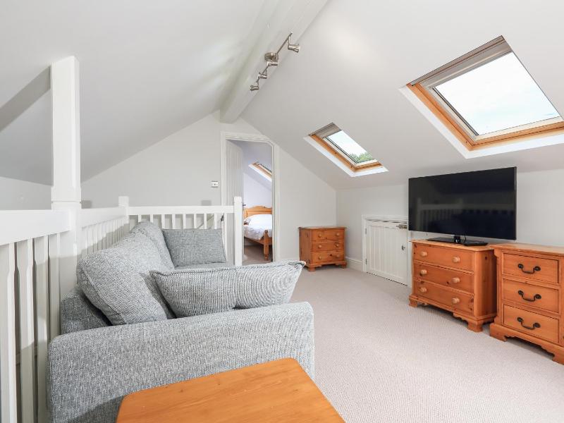 Keepers Lodge Hillfield Village - image 29