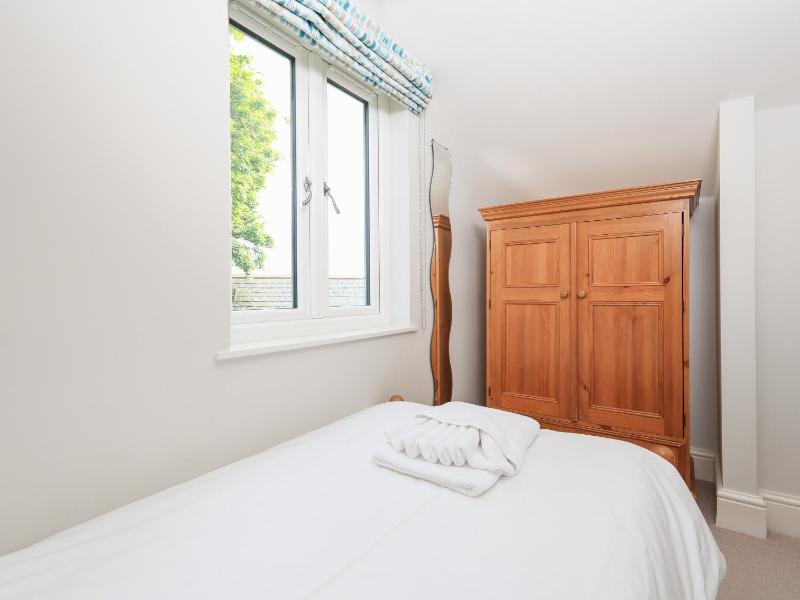 Keepers Lodge Hillfield Village - image 8