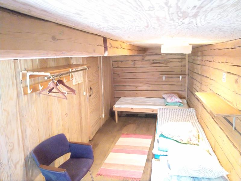 Economy Twin Room image 3