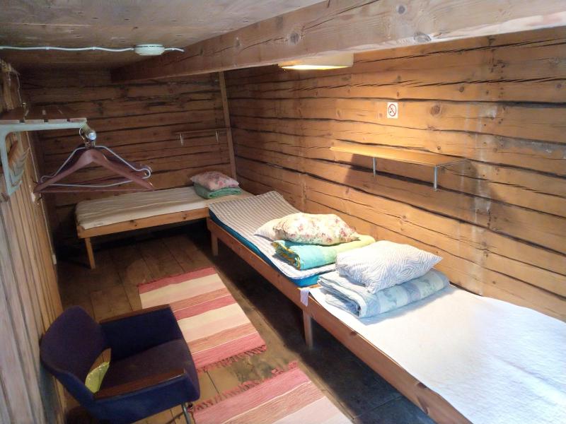 Economy Twin Room image 4